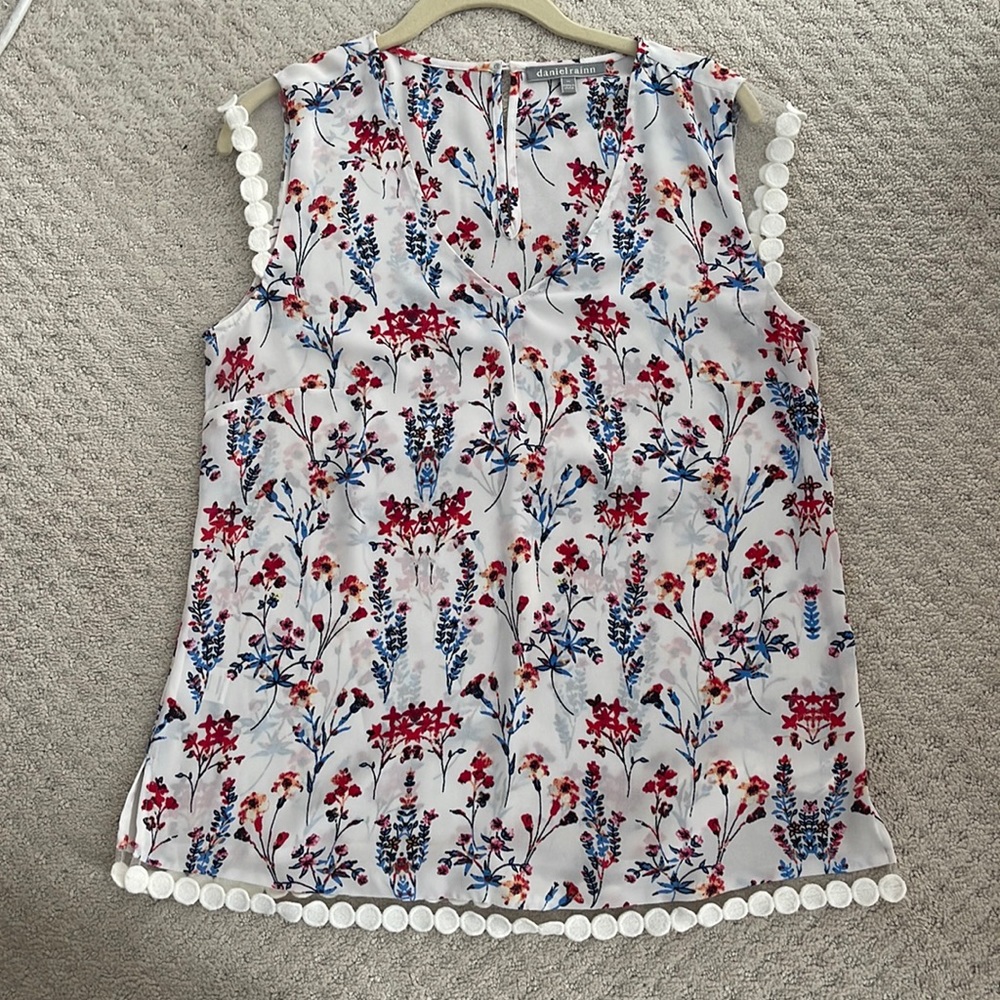 Daniel rainn top, size m.